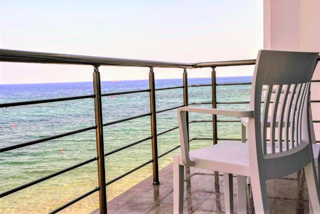 Mimoza Beachfront Hotel & Restaurant Фамагуста Екстер'єр фото
